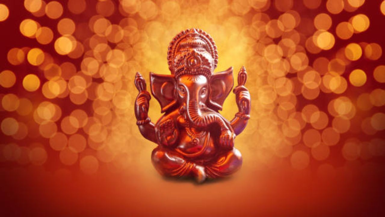 Sankashti Chaturthi 2026: जीवनातील संकटांचा विनाश करण्यासाठी नियमित वाचन करा प्रभावी गणेश स्तोत्र! गणपतीची राहील कायमच कृपा