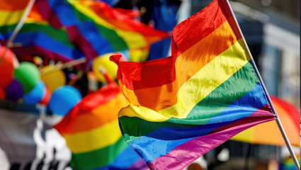 LGBTQ+ समुदाय जुन महिन्यात Pride Month का साजरे करतात? यामागे दडलाय अतिशय विदारक इतिहास!