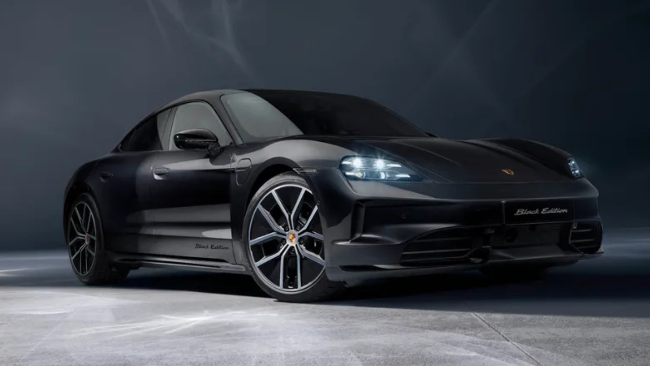 Porsche Taycan (पोर्श टायकान) ही पोर्शची पूर्णपणे इलेक्ट्रिक असणारी हाय-टेक आणि अति-आलिशान स्पोर्ट्स सेडान कार आहे. हिचा फ्युचरिस्टिक लुक, डिजिटल कॉकपीट आणि अवघ्या काही सेकंदात वेग पकडण्याची क्षमता ड्रायव्हिंगचा एक अप्रतिम प्रीमियम अनुभव देतात. शून्य उत्सर्जन असणारी ही पर्यावरणपूरक कार आधुनिक तंत्रज्ञानाची आवड असणाऱ्या श्रीमंतांची पहिली पसंती आहे.
