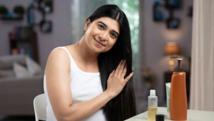 केसांची वाढ थांबली आहे? केस झपाट्याने वाढण्यासाठी कोणत्या वेळी तेल लावावे, जाणून घ्या सविस्तर