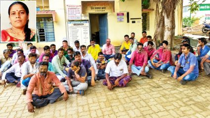 महावितरणच्या हलगर्जीपणाचा बळी! शेतात लोंबकळणाऱ्या वीजतारेच्या धक्क्याने महिला मजुराचा जागीच मृत्यू; संतप्त नातेवाईकांचा ठिय्या