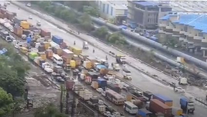 Mumbai-Nashik Highway Traffic Jam: पावसाचा हाहाकार! मुंबई-नाशिक हायवेवर ८ किलोमीटर वाहतूक कोंडी; हजारो वाहने तासनतास अडकली