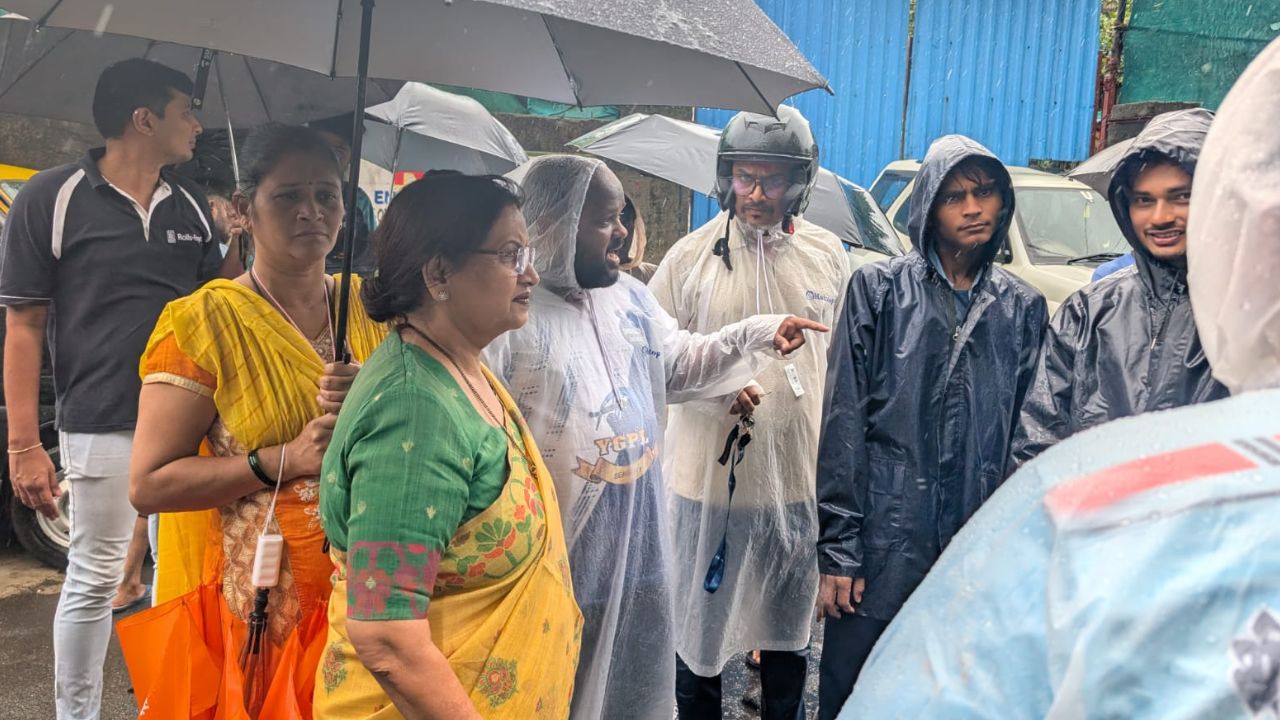 चेंबुर दुर्घटनेनंतर शिवसेनेच्या नगरसेविका तृष्णा विश्वासराव ॲक्शन मोडमध्ये; वडाळ्यात पावसाळी कामांचा घेतला आढावा