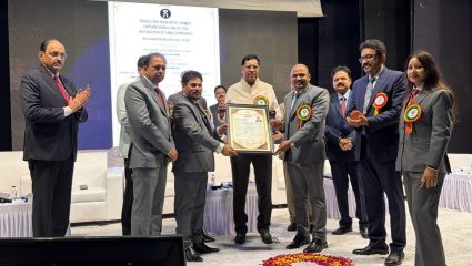 सोलापुरात कायदे क्षेत्रातील दिग्गजांचा महामेळावा! माजी सरन्यायाधीश भूषण गवई यांच्या उपस्थितीत राज्यस्तरीय चर्चासत्र संपन्न