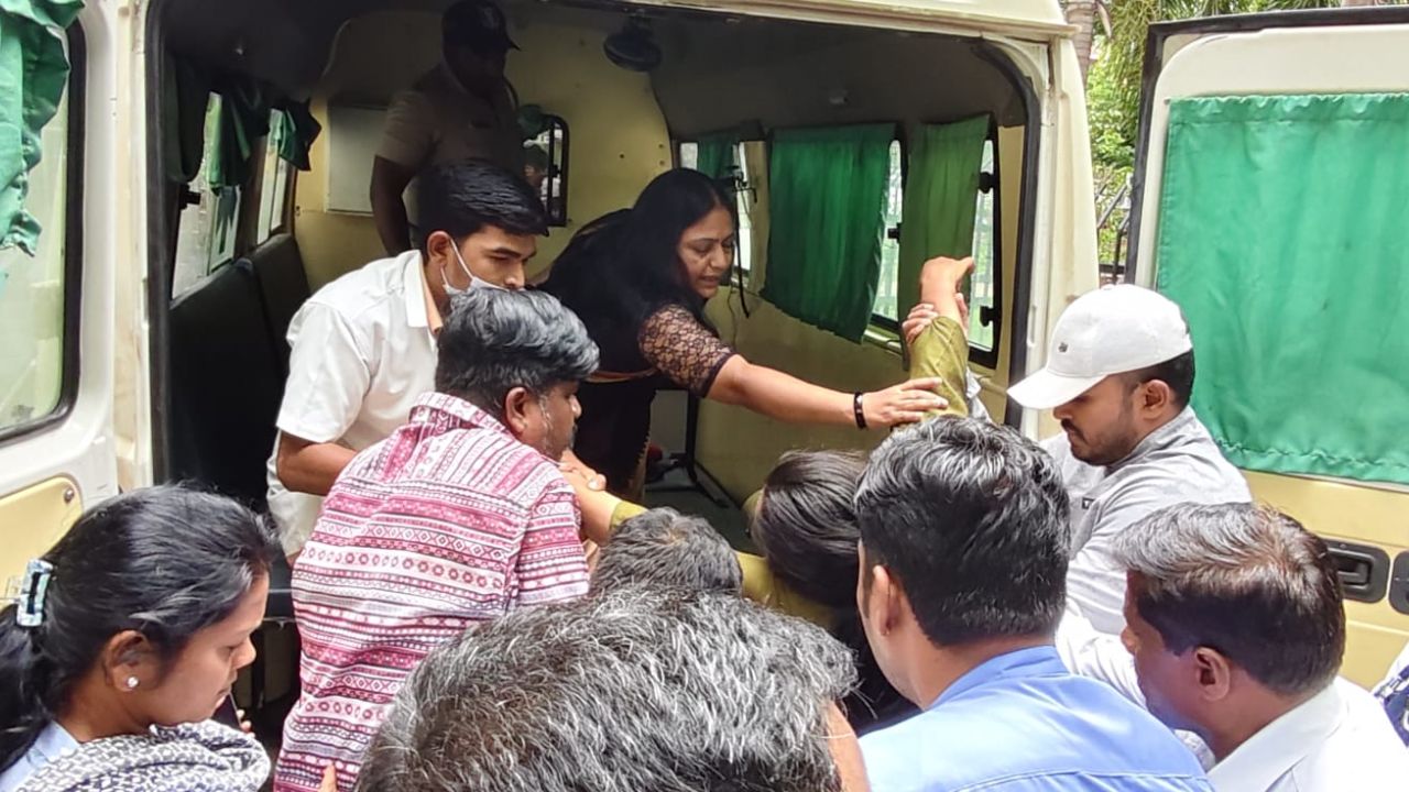 Satara News: साताऱ्यात रिपब्लिकन सेनेचे आक्रमक आंदोलन; आत्मदहन व गळफासाच्या इशाऱ्याने खळबळ