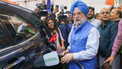 ‘E20’ इंधनामुळे गाड्यांचे मायलेज घटणार? पेट्रोलियम मंत्रालयाने स्पष्टच सांगितले; ‘हे’ मोठे फायदे वाचून व्हाल थक्क…
