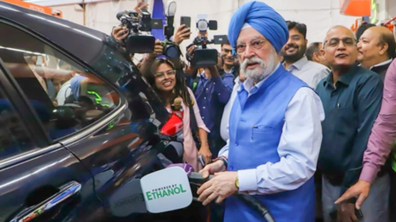 ‘E20’ इंधनामुळे गाड्यांचे मायलेज घटणार? पेट्रोलियम मंत्रालयाने स्पष्टच सांगितले; ‘हे’ मोठे फायदे वाचून व्हाल थक्क…