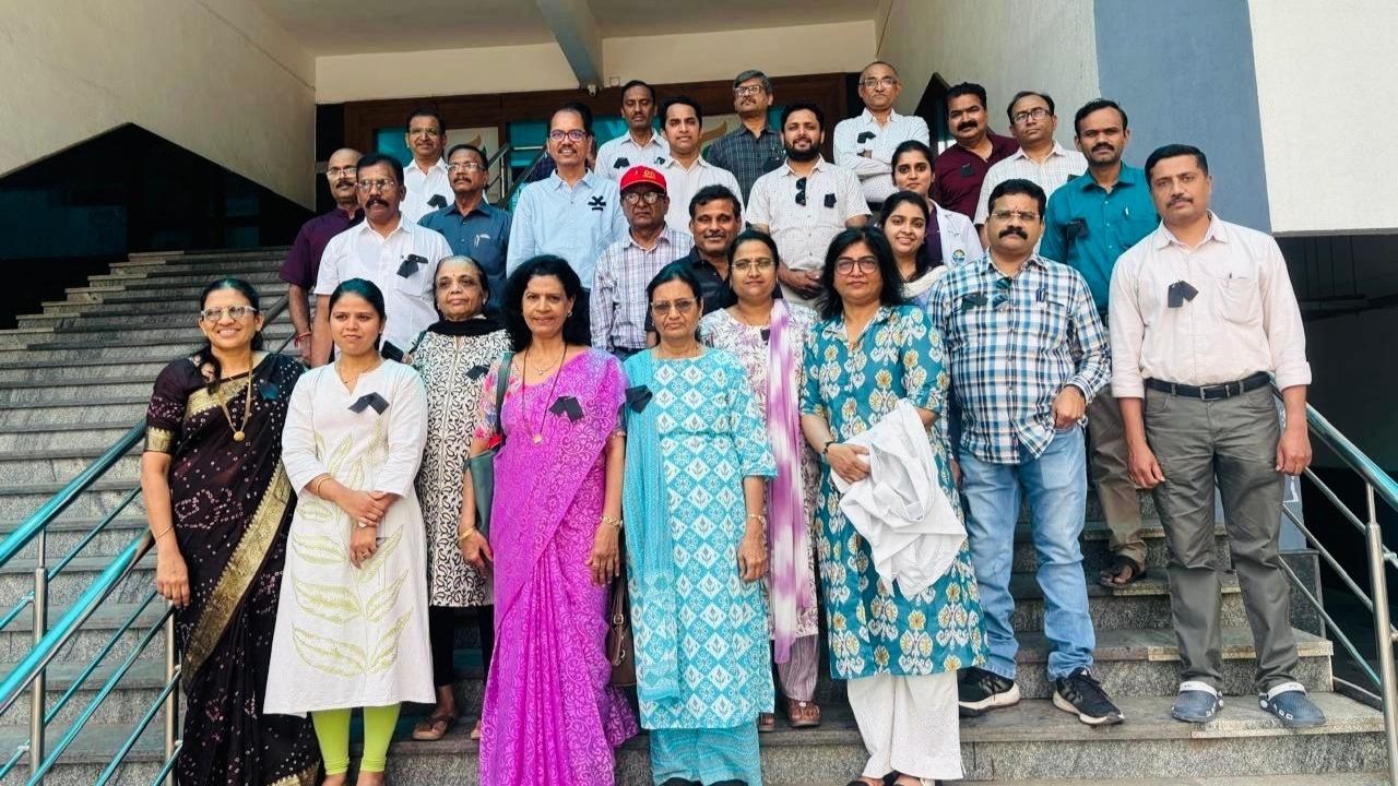 वाई येथील डॉक्टरांचा तहसील कार्यालयावर निषेध मोर्चा; आरोग्य कर्मचाऱ्यांच्या सुरक्षेसाठी निवेदन