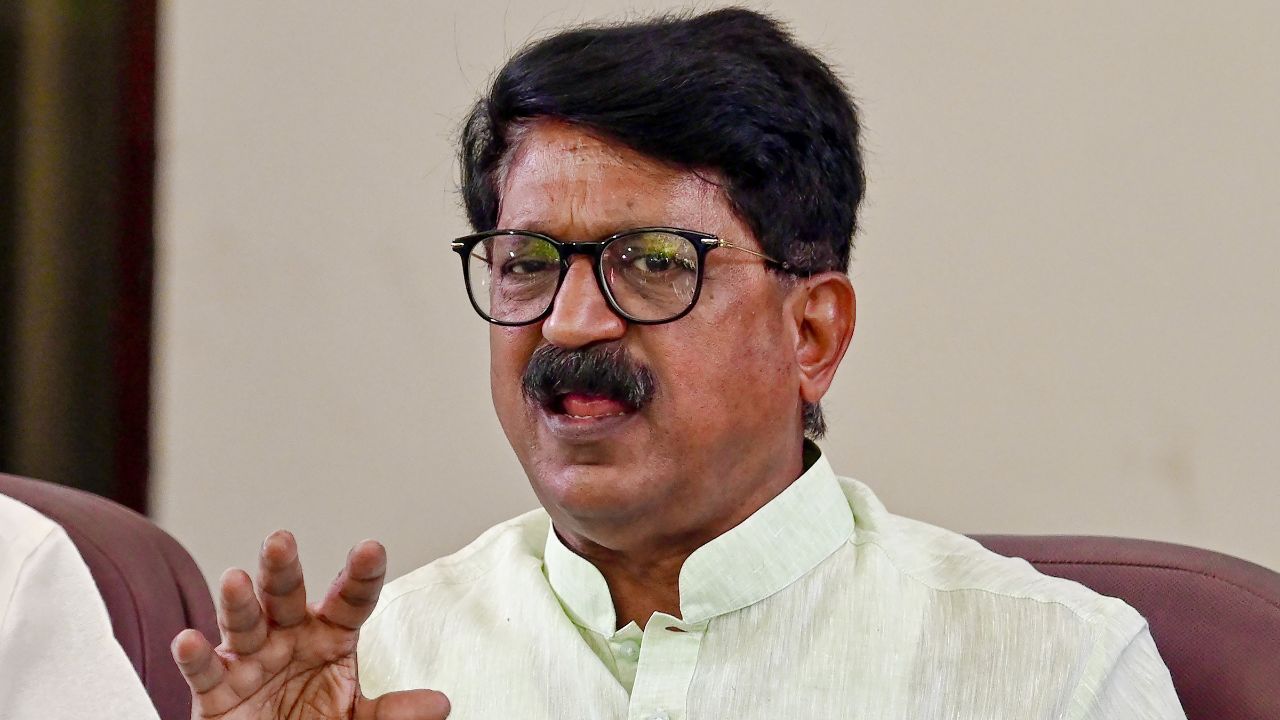 Arvind Sawant: ‘ज्या महिलांनी सत्तेवर आणलं, त्यांचीच नावं…’, लाडकी बहीण योजनेवरून अरविंद सावंत सरकारवर कडाडले