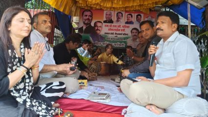 MPSC आंदोलनाला डॉ. दीपक पवार यांचा पाठिंबा; ‘MPSC जागर’ भजनातून शासन व आयोगाला साद