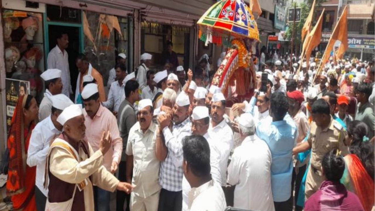 Pandharpur Wari 2026 : संत सोपानकाकांच्या पालखीच्या आगमनाने नीरा नगरी झाली विठ्ठलमय; १२६ दिंड्यांचे जल्लोषात स्वागत