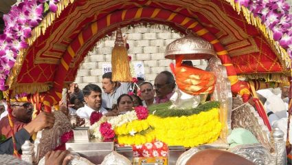 Ashadhi Wari : धाराशिवमध्ये संत गजानन महाराज पालखीचे जल्लोषात स्वागत; वारकऱ्यांसाठी सेवाभावाचे अनोखे दर्शन