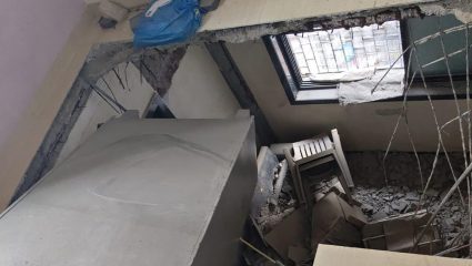 Kopar Khairane Slab Collapse: नवी मुंबईत मोठी दुर्घटना! कोपरखैरणेत ३० वर्षे जुन्या इमारतीचा स्लॅब कोसळला; २ वर्षांपूर्वीच…