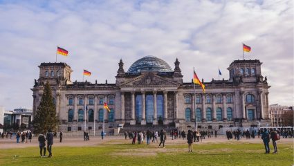 Study in Germany : परदेशात शिक्षणाचे स्वप्न? कमी खर्चात जर्मनीतील ‘ही’ 5  विद्यापीठांमध्ये मिळू शकते मोठी संधी