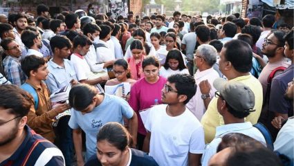 Latur NEET Success : पेपरफुटीनंतर लातूरची दमदार एन्ट्री; NEETमध्ये ‘शाहू’चे 450, जिल्ह्यातील 1200 हून अधिक विद्यार्थ्यांना