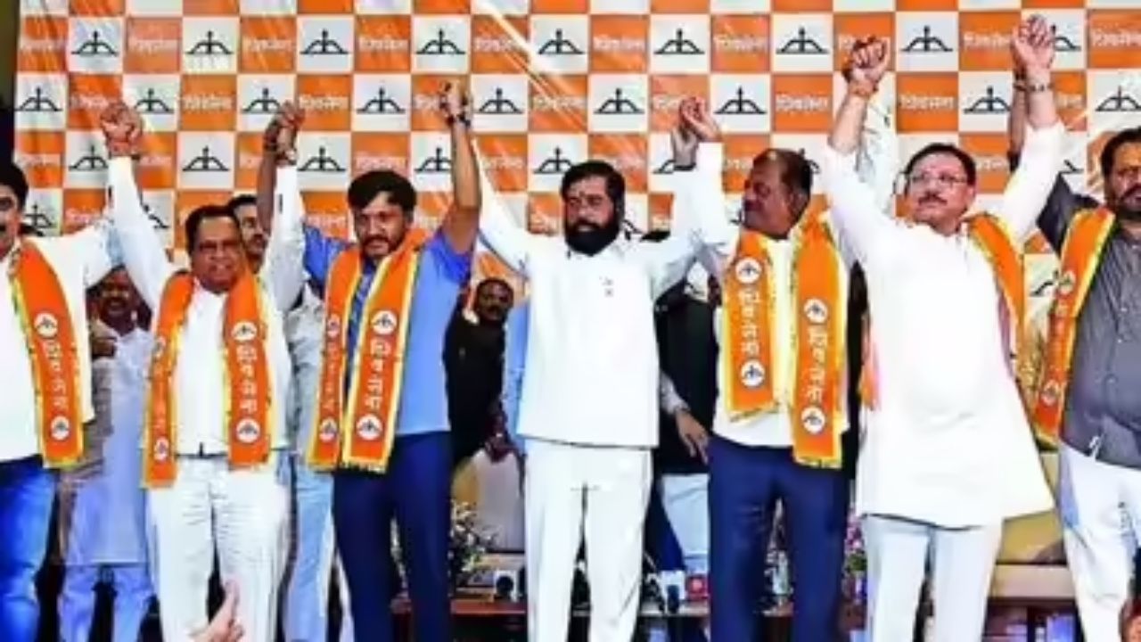 मोठी बातमी ! ठाकरेंचे 6 फुटीर खासदार आता अधिकृतपणे शिंदे गटात; एकनाथ शिंदेंची पहिली प्रतिक्रिया