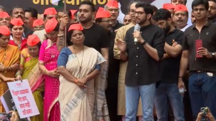 Aaditya Thackeray: ‘आम्हाला कापले तरी भाजपसमोर…’, आदित्य ठाकरेंचे मुंबईत जाहीर आंदोलन; थेट पंतप्रधानांच्या राजीनाम्याची मागणी