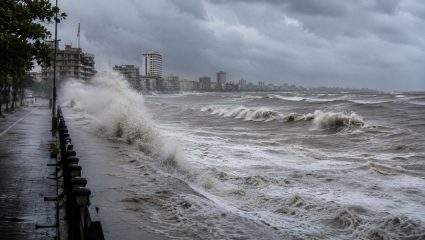 Mumbai High Tide Alert: अरबी समुद्रात ‘हाय टाईड’चा धोका; पुढील २४ तास अत्यंत महत्त्वाचे, प्रशासनाचा ऑरेंज अलर्ट!