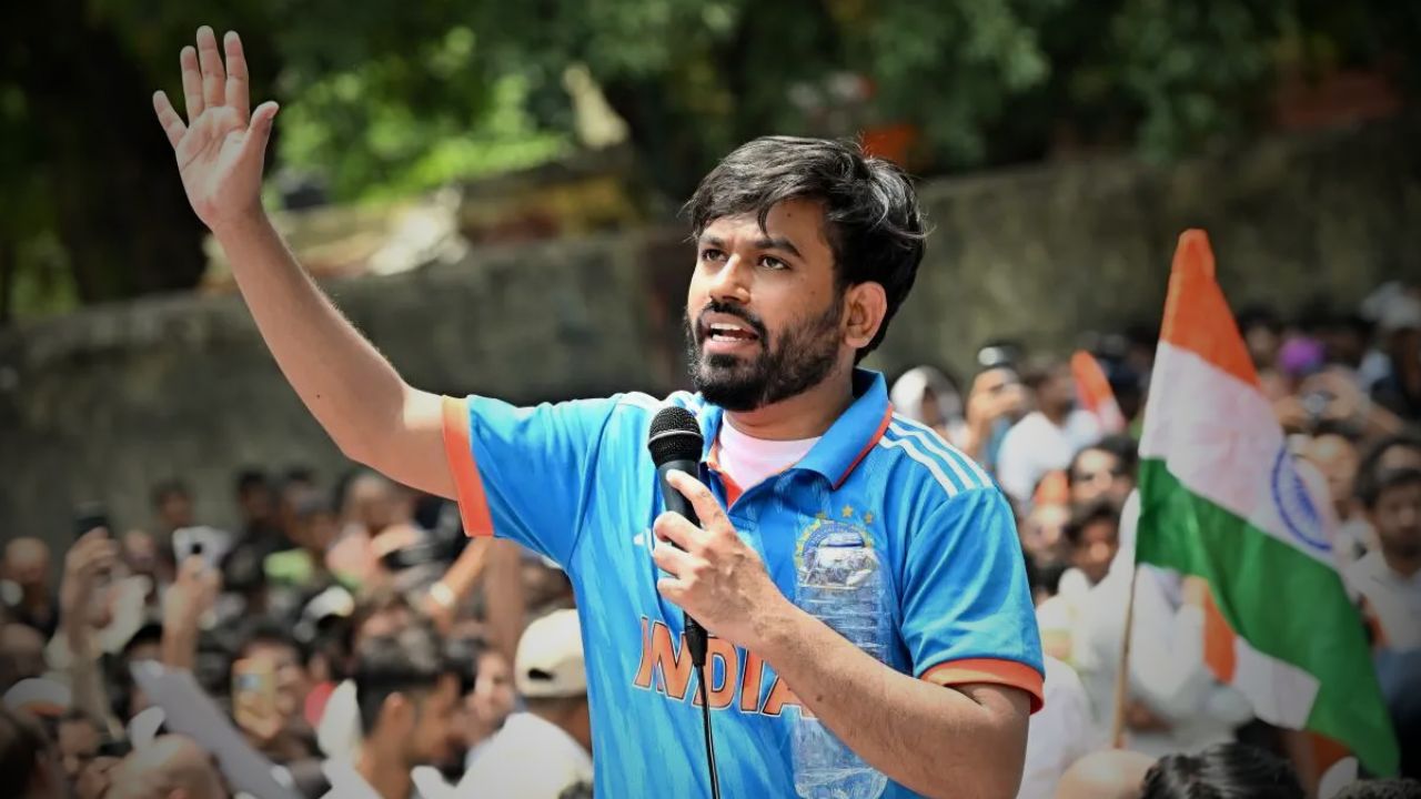 ‘अभिजित दिपके यांनी त्यांची स्टंटबाजी बंद करावी!’ भाजप नेत्याच्या विधानाने खळबळ, जनतेची फसवणूक करत असल्याचा दावा