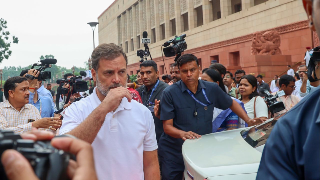 ‘पंतप्रधानांनी देशातील विद्यार्थ्यांची माफी मागावी’; लाठीमारावरून राहुल गांधींचा थेट हल्ला; RLM रुग्णालयात जखमींची घेणार भेट