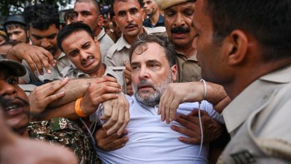 Rahul Gandhi: राजधानी तापली! पंतप्रधान निवासाबाहेर ३ तास ठिय्या मांडणारे राहुल गांधी अन् अखिलेश यादव पोलिसांच्या ताब्यात