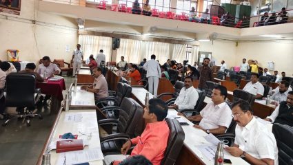Satara News: सातारा पालिकेत राजकीय घडामोडी! उदयनराजे समर्थक नगरसेवकांची दांडी; अवघ्या ३० मिनिटांत ४६ विषयांना मंजुरी