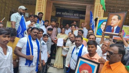 Mhaswad: दिल्लीतील विद्यार्थी लाठीमाराचे म्हसवडमध्ये तीव्र पडसाद! राष्ट्रवादीच्या नेतृत्वाखाली विद्यार्थ्यांची भव्य निषेध रॅली