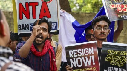CJP Protest: मोठी बातमी! विद्यार्थ्यांच्या आंदोलनासमोर केंद्र सरकारचा मोठा हातोडा! NTA च्या तब्बल ४७ अधिकाऱ्यांची तडकाफडकी बडतर्फ
