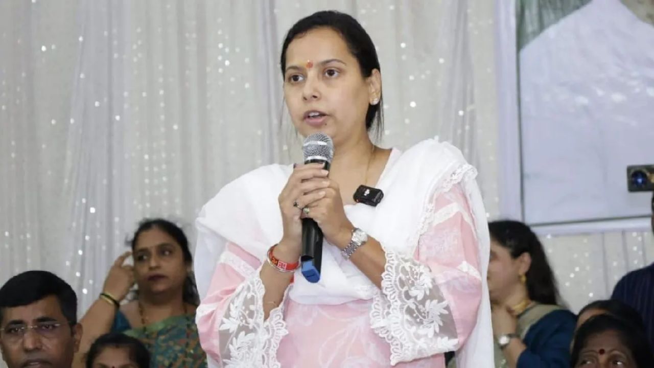 Aditi Tatkare: ‘१५०० रुपये मिळताच महिलांची बाजारात…’; वाशिममध्ये आदिती तटकरेंच्या विधानाने खळबळ, नवा वाद पेटण्याची शक्यता