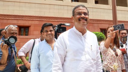 Dharmendra Pradhan: ‘मी रस्त्यावरचा लढवय्या आहे, एसी रूममध्ये बसून…’, धर्मेंद्र प्रधान यांच्या राजीनाम्यानंतर पहिली प्रतिक्रिया