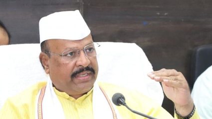 Abdul Sattar: सिल्लोडमध्ये आमदार अब्दुल सत्तार यांचा अधिकाऱ्यांना सज्जड दम; ‘शासकीय योजनांमध्ये अडवणूक अन्…’