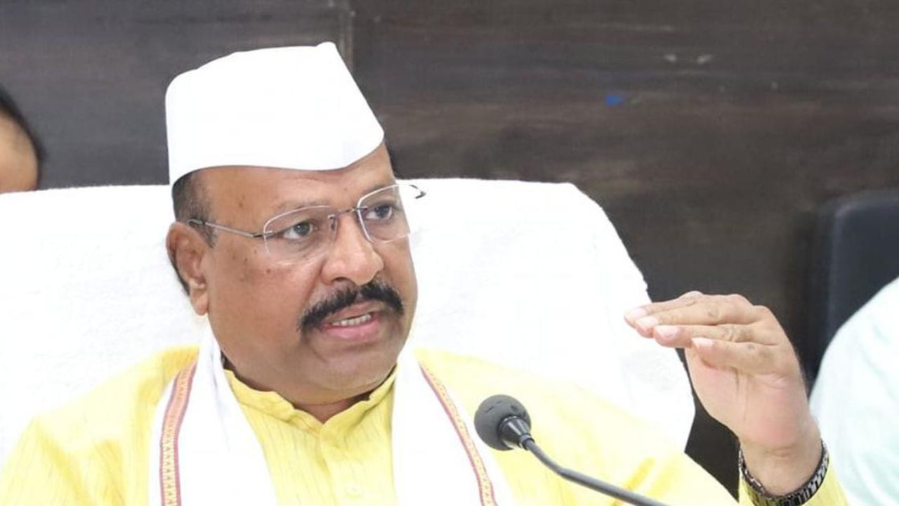 Abdul Sattar: सिल्लोडमध्ये आमदार अब्दुल सत्तार यांचा अधिकाऱ्यांना सज्जड दम; ‘शासकीय योजनांमध्ये अडवणूक अन्…’
