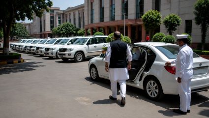 One Officer One Vehicle: सरकारी अधिकाऱ्यांच्या गाड्यांच्या उधळपट्टीला केंद्र सरकारचा चाप! ‘एक अधिकारी, एक वाहन’ धोरण लागू!