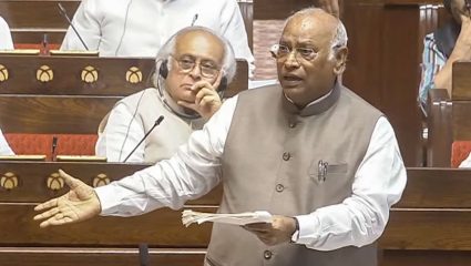 ‘विद्यार्थ्यांवरील अत्याचाराला अमित शाहच जबाबदार’, मल्लिकार्जुन खरगेंचा थेट हल्लाबोल, गृहमंत्र्यांविरोधात केली ‘ही’ तात्काळ मागणी
