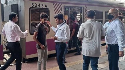 Mumbai News: तिकीट तपासताना कोणतेही गैरवर्तन नाही! अंधेरी एसी लोकलमधील वादावर पश्चिम रेल्वेचे स्पष्टीकरण