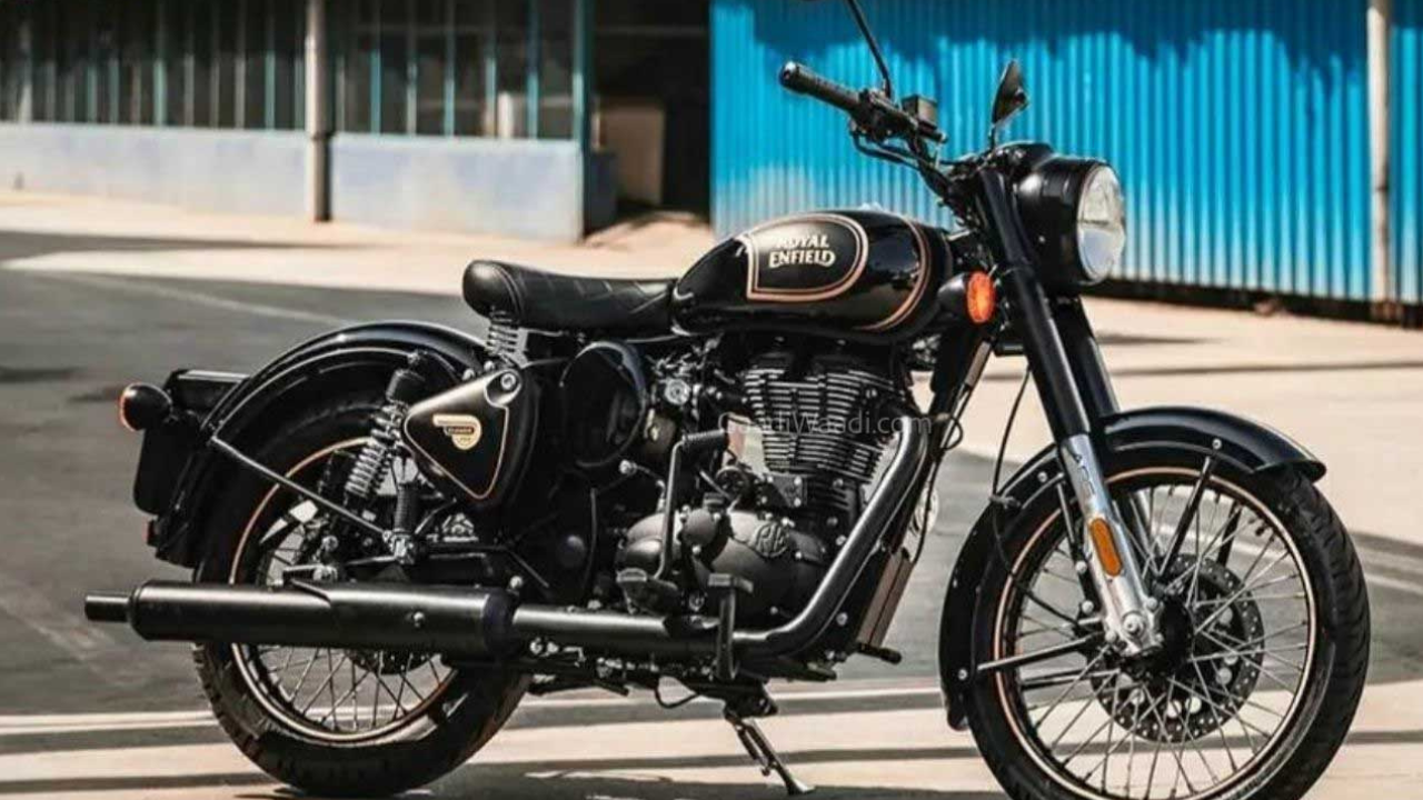 रॉयल एनफिल्ड क्लासिक ५०० 'ट्रिब्यूट ब्लैक' (Classic 500 Tribute Black) रॉयल एनफिल्डचे आयकॉनिक ५०० सीसी सिंगल-सिलेंडर इंजिन अधिकृतपणे बंद करताना, या इंजिनला निरोप देण्यासाठी २०२० मध्ये ही शेवटची ५०० सीसी एडिशन लाँच केली गेली. मॅट आणि ग्लॉस ब्लॅकच्या अप्रतिम कॉम्बिनेशनवर रॉयल एनफिल्डची पारंपरिक सोनेरी रंगाची पिन-स्ट्रिपिंग (हाताने मारलेल्या रेषा) यात देण्यात आली होती. ही बाईक देखील साधारण १,००० युनिट्सच्या अत्यंत मर्यादित संख्येत आणली गेली होती.