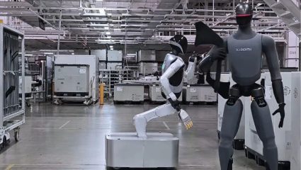 AI Robots : स्मार्टफोननंतर आता AI रोबोटची एंट्री; चिनी कंपनीचं मोठं पाऊल, Elon Musk लाही टक्कर?