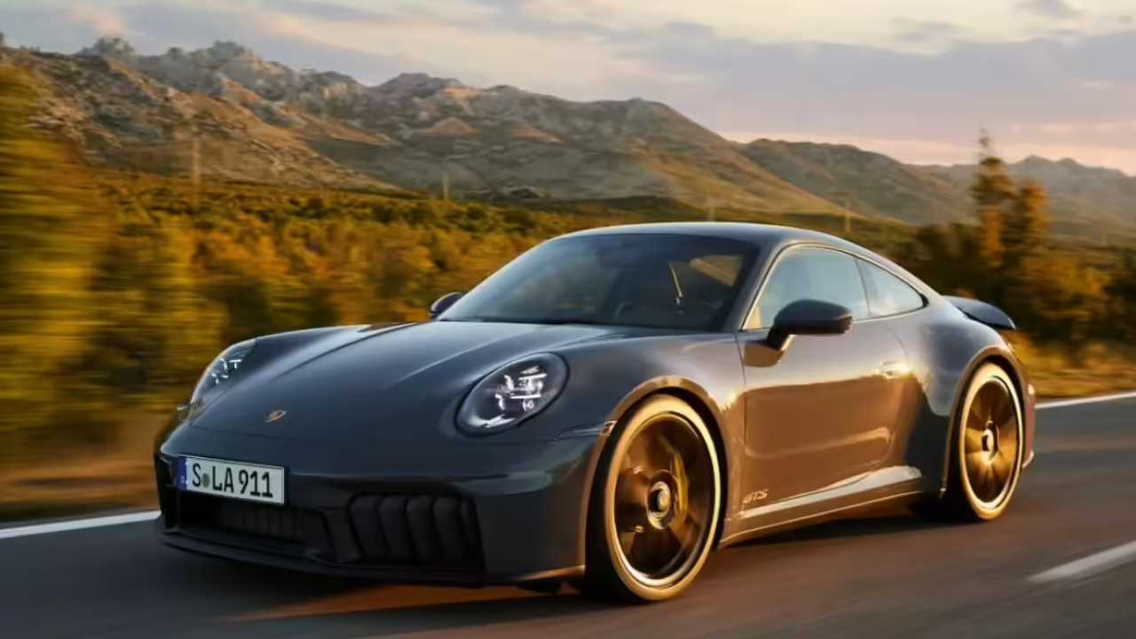 Porsche Cars: वेगाची आणि लक्झरीची नवी डेफिनेशन! पोर्शच्या ‘या’ 5 हाय-टेक गाड्या उडवतील तुमचे होश!