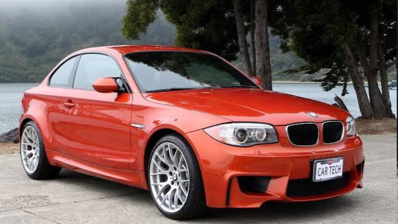 BMW १ सिरीज M कूप (BMW 1 Series M Coupe - 2011) सुरुवातीला या कारचे फक्त २,७०० युनिट्स बनवण्याचे ठरले होते, पण प्रचंड मागणीमुळे अखेर याचे ६,३०९ युनिट्स उत्पादित केले गेले. ही कार तिच्या लहान आकारमानामुळे, मॅन्युअल गिअरबॉक्समुळे आणि अस्सल ड्रायव्हिंग अनुभवामुळे खूप गाजली. उत्पादन थांबल्यानंतरही या गाडीची रीसेल व्हॅल्यू आणि क्रेझ मार्केटमध्ये सातत्याने वाढताना दिसते
