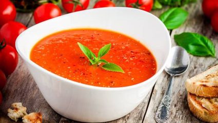 शरीराला मिळेल उबदारपणा! पावसाळ्यात घरी बनवा गरमागरम टोमॅटो सूप, नोट करून घ्या रेसिपी