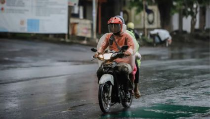 Monsoon Bike Care : पावसाळ्यात बाईक राइडचा प्लॅन आहे? आधी जाणून घ्या ‘या’ 5 महत्त्वाच्या गोष्टी