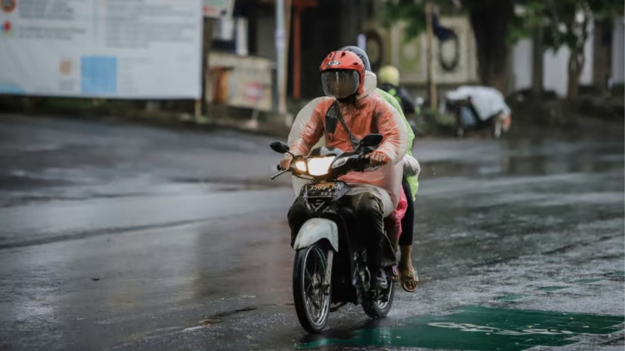 Monsoon Bike Care : पावसाळ्यात बाईक राइडचा प्लॅन आहे? आधी जाणून घ्या ‘या’ 5 महत्त्वाच्या गोष्टी
