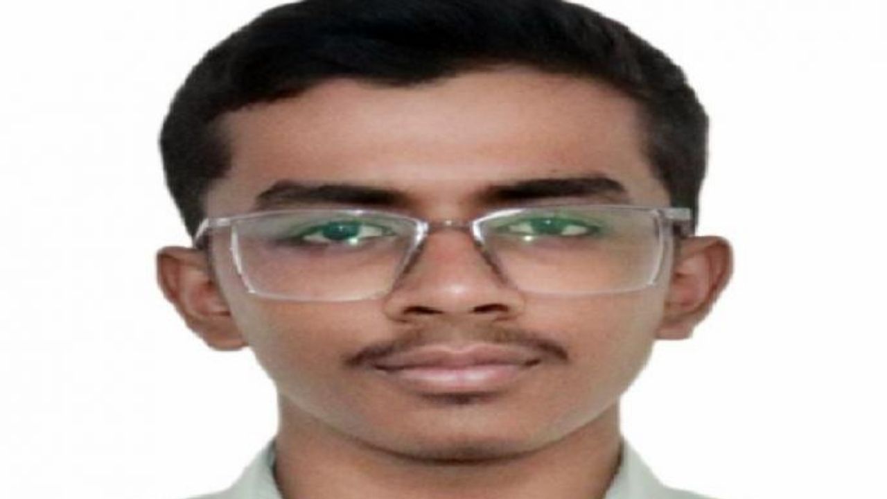NEET 2026 Topper: रत्नागिरीच्या भावेशची मोठी झेप! NEET 2026 मध्ये राज्यात अव्वल, देशातही चमकदार कामगिरी