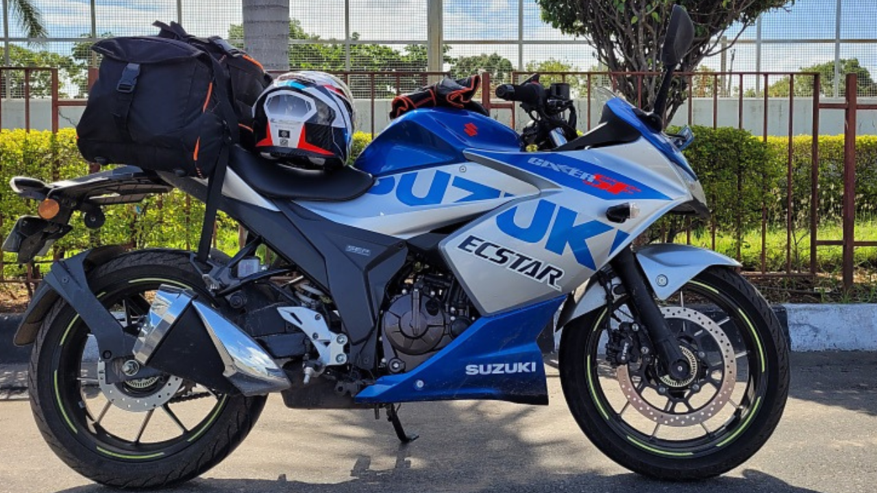 . सुझुकी गिझर SF 250 (Suzuki Gixxer SF 250) सुझुकी गिझर SF 250 ही जपानी ऑटोमोबाईल कंपनी सुझुकीची २५० सीसी क्षमतेची एक उत्कृष्ट फुल्ली-फेअर्ड स्पोर्ट्स बाइक आहे. सुझुकीच्या बजेट रेंजमधील ही सर्वात प्रीमियम बाइक मानली जाते. यामध्ये २४९ सीसीचे ऑइल-कूल्ड इंजिन दिले असून ते २६ bhp पॉवर आणि २२.२ Nm टॉर्क जनरेट करते. या बाइकची सुरुवातीची एक्स-शोरूम किंमत ₹१.९२ लाख आहे.