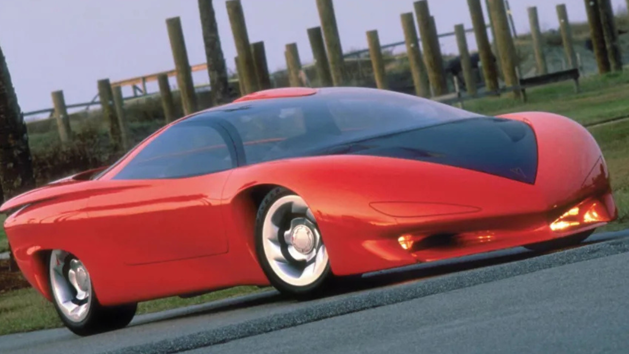 १९८८ पॉन्टियाक बॅनशी IV (Pontiac Banshee IV) १९८८ च्या डेट्रॉईट ऑटो शोमध्ये पॉन्टियाक कंपनीने 'बॅनशी IV' ही टू-डोअर आणि फोर-सीटर ग्रँड टुरर कार सादर केली. तिच्या अतिशय आधुनिक आणि आकर्षक डिझाइनमुळे ही कार त्या काळात खूप गाजली. यात २३० हॉर्सपॉवरचे V8 इंजिन, प्रायोगिक हेड-अप डिस्प्ले (HUD) आणि डिजिटल डॅशबोर्ड यांसारखे प्रगत तंत्रज्ञान होते.