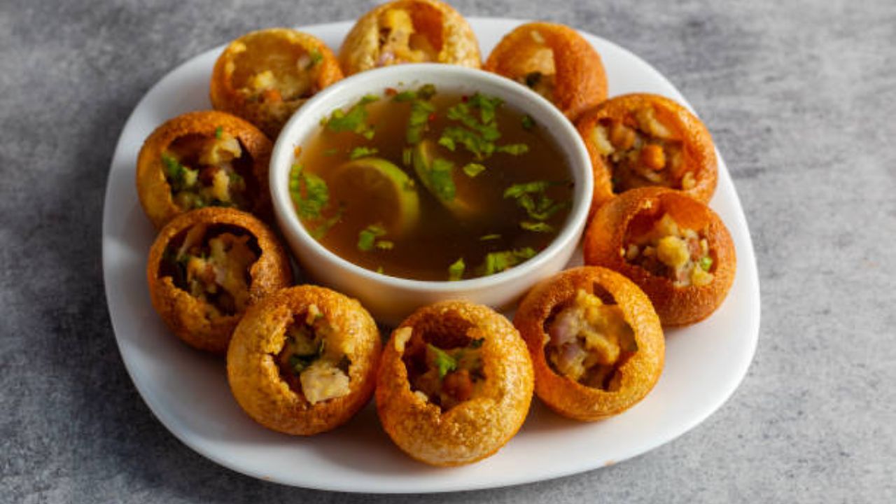 पावसाळ्यात डास, मच्छर, जंतू, विषाणू, किटाणू यांचा सुळसुळाट मोठ्या प्रमाणावर वाढतो. त्यामुळे रस्त्यावरील पाणीपुरी अजिबात खाऊ नये. यामुळे डायरिया होण्याची शक्यता असते.