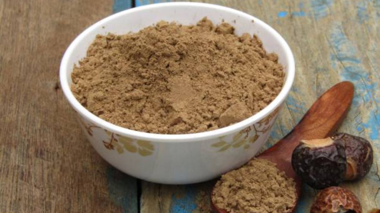 जांभळाच्या बियांची पावडर भाकरी किंवा चपातीच्या पिठात मिक्स करून खाऊ शकता. यामुळे रक्तात वाढलेली साखर नियंत्रणात राहण्यासोबतच शरीराला इतर सुद्धा फायदे होतील.