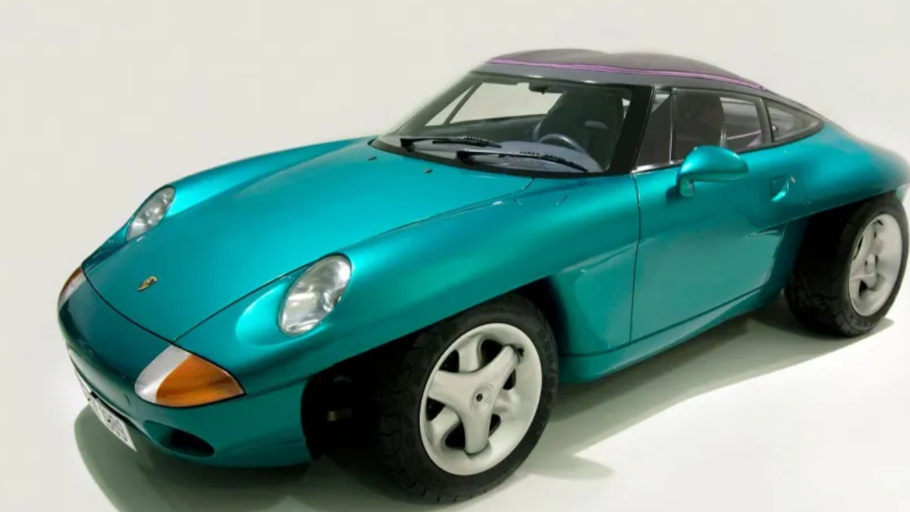 १९८९ पोर्श पॅनामॅरिकाना (Porsche Panamericana) कंपनीचे संस्थापक फेरी पोर्श यांच्या ८० व्या वाढदिवसानिमित्त १९८९ मध्ये ही विशेष कॉन्सेप्ट कार तयार करण्यात आली होती. ऑफ-रोड क्षमता असणारी ही स्पोर्ट्स कार '९६४-जनरेशन ९११' च्या चेसिसवर आधारित होती आणि यात २४७ हॉर्सपॉवरचे इंजिन होते.