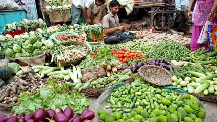 Monsoon Care Tips: पावसाळ्यात चुकूनही खाऊ नका ‘या’ भाज्या, आतड्यांना छिद्र पडून पोटाचे होईल गंभीर नुकसान