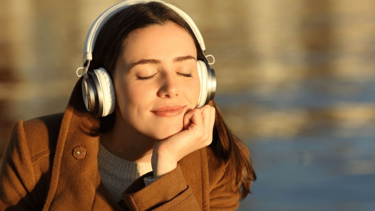 World Listening Day: धावपळीच्या आयुष्यात विसरलोय शांततेचा अर्थ? जाणून घ्या ‘जागतिक श्रवण दिन’ साजरा करण्यामागचे सर्वात मोठे कारण